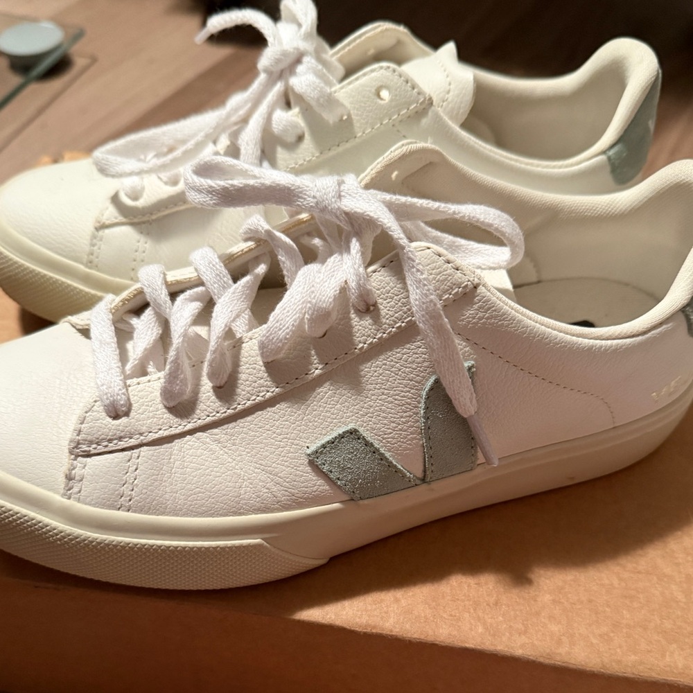 Like New Veja Campo Women's Chromefree White Matcha Sneaker
